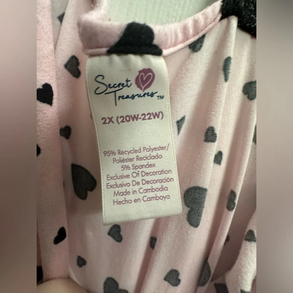 2X (20W-22W) Secret Treasures nightie. Pink with black hearts. Adjustable straps - Picture 4 of 6